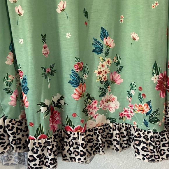 FLORAL ANIMAL PRINT RUFFLED BLOUSE, 5XL - Picture 3 of 5